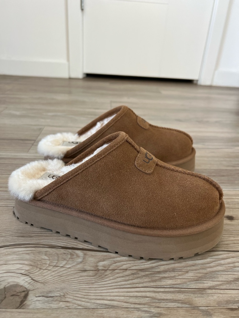 UGG Discoquette Slipper in Chestnut Size 6